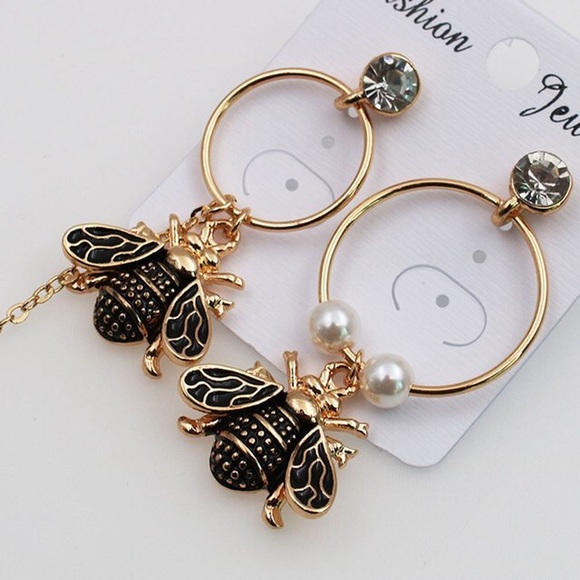 Bee Design Earrings - Picture 2 of 3